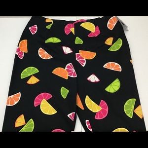 Briggs Black Tropical Fruit Capris Size 20W